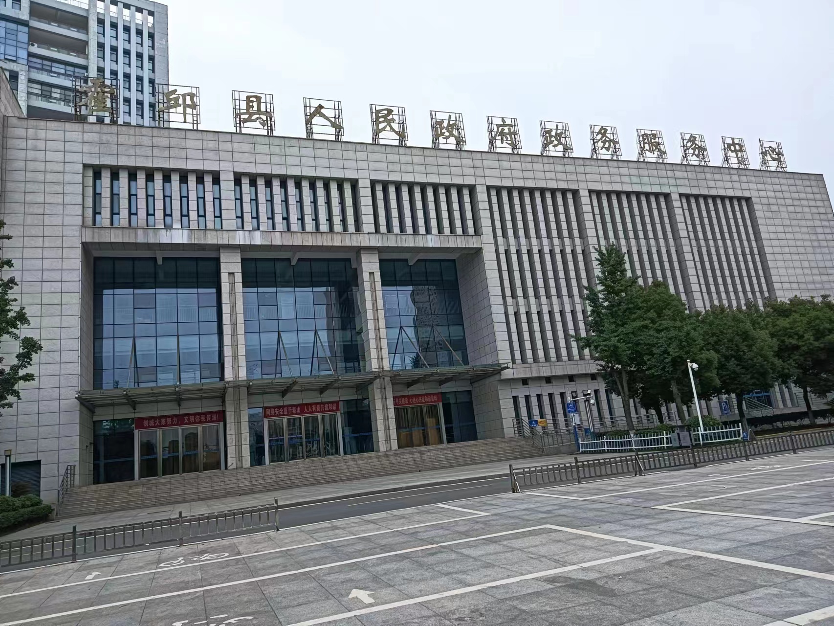 霍邱县政务中心全面开展白蚁防治 消杀除四害